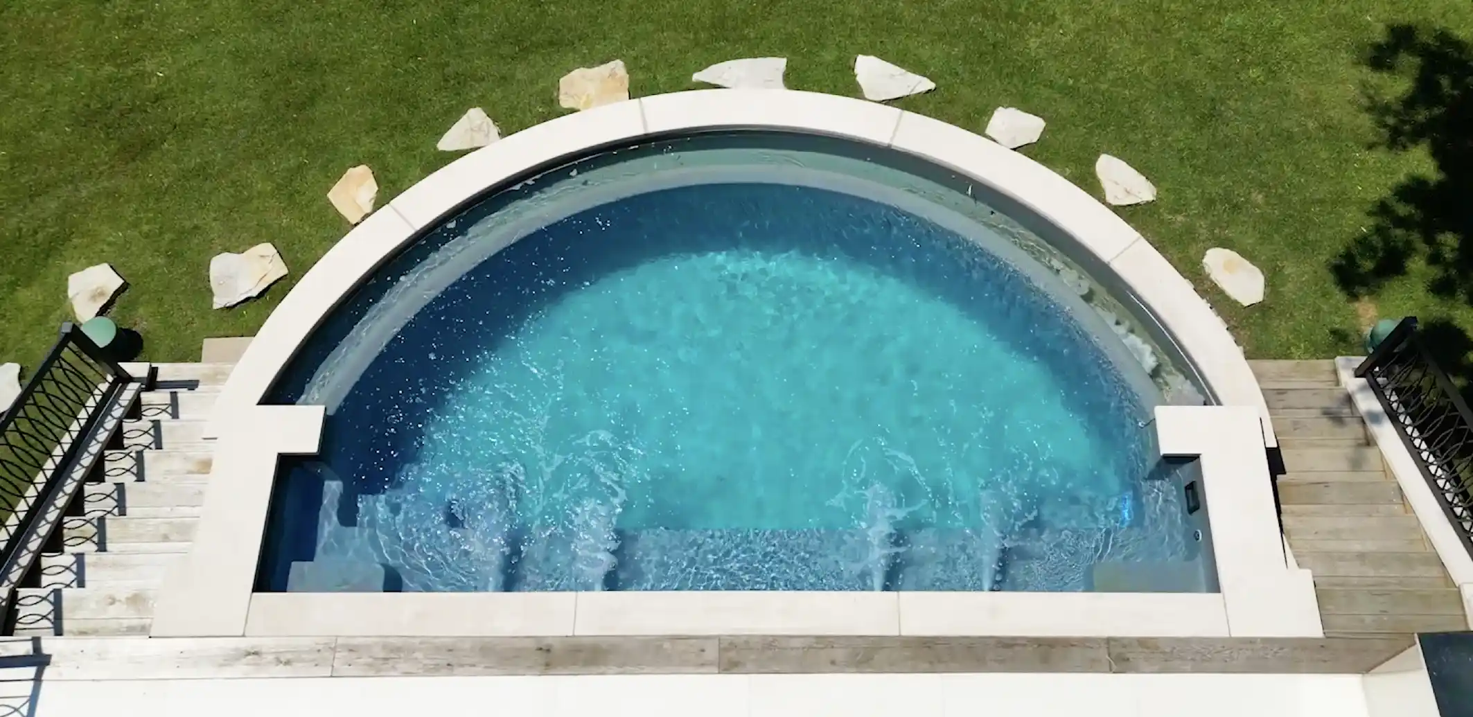 Key Features of the Cosmopolitan