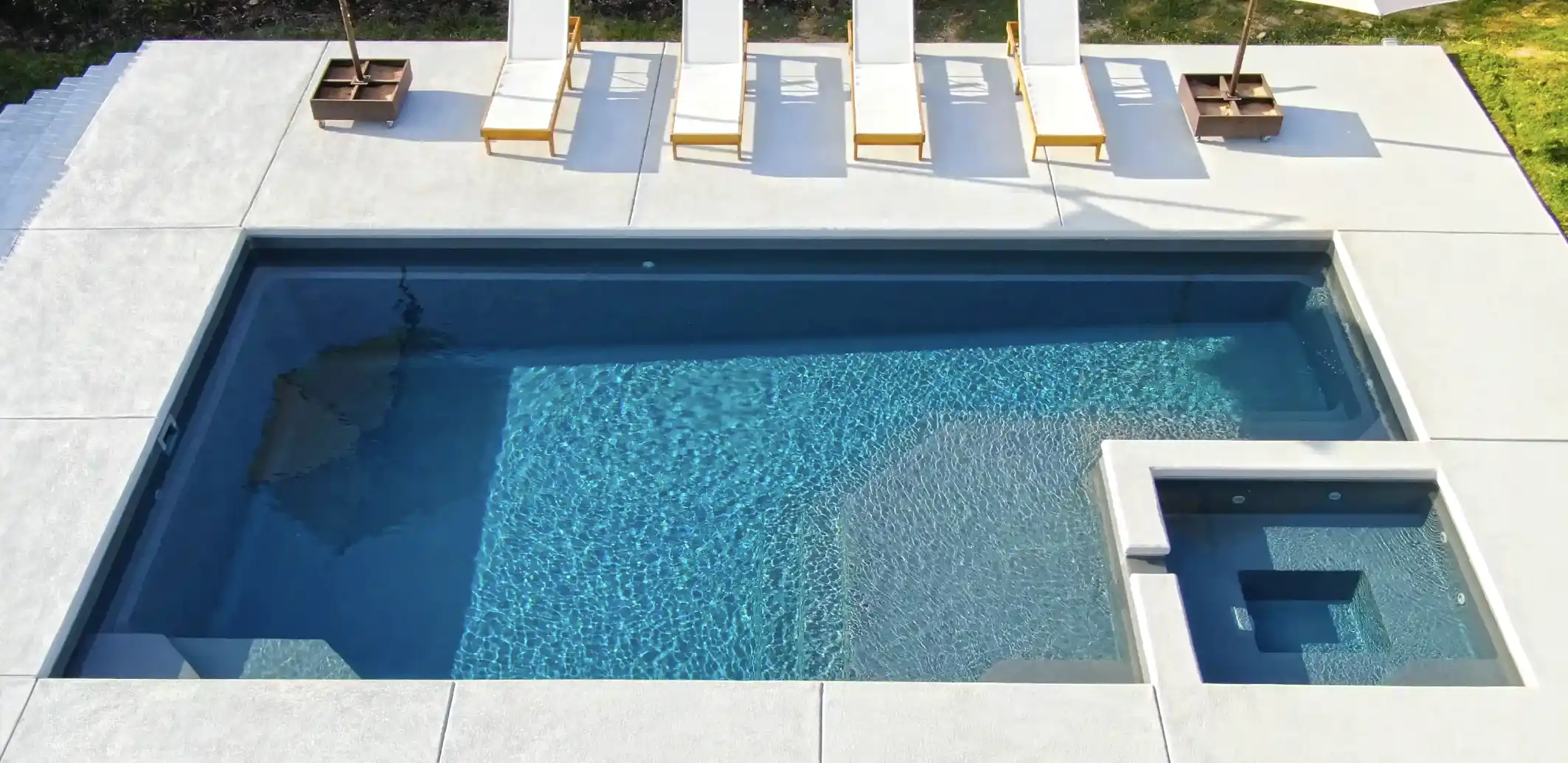 Key Features of the Luxe Fiberglass Swimming Pool
