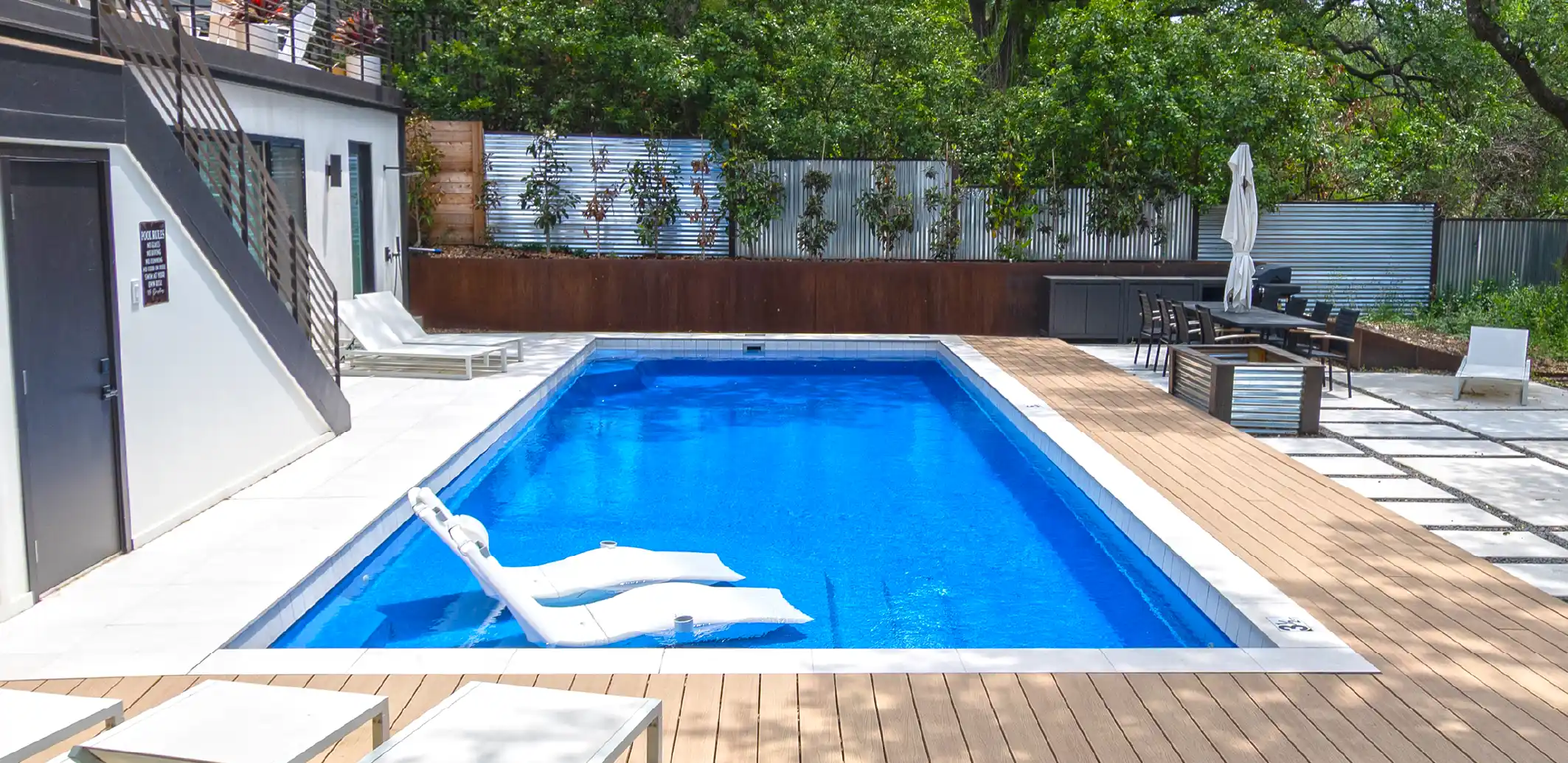 Key Features of the Vogue backyard fiberglass pool
